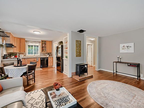 4th image of 417 Vivian Street