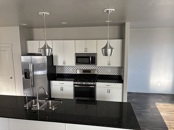 5th image of 11017 S Harvest Pointe Dr