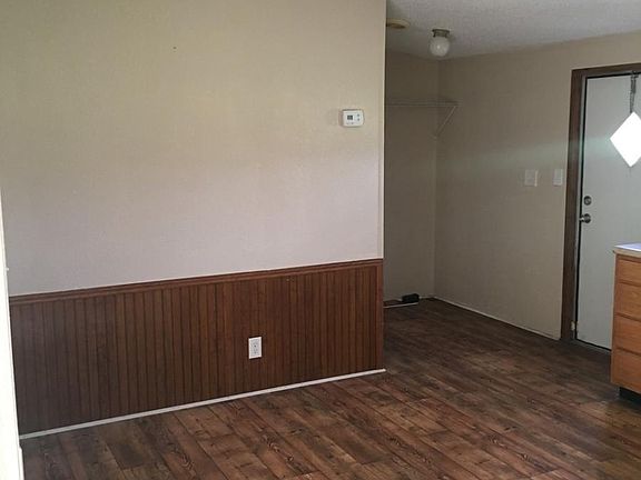 2nd image of 173 SE Shady Oaks Loop