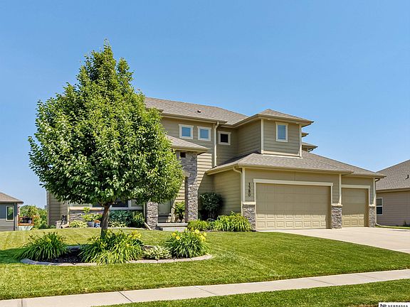 3rd image of 1380 Hardwood Dr