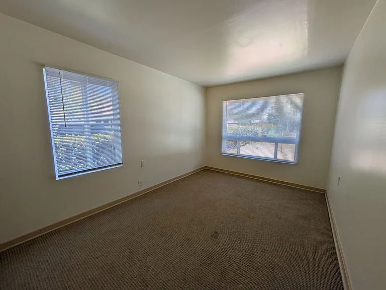316 S Halcyon Rd — Photo 19
