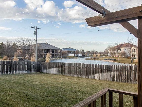 3rd image of 1404 Circle Lake Dr