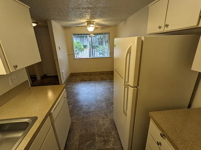 Royal Crest Townhomes — Photo 45