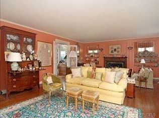 39 Barkers Point Rd, Port Washington, NY 11050