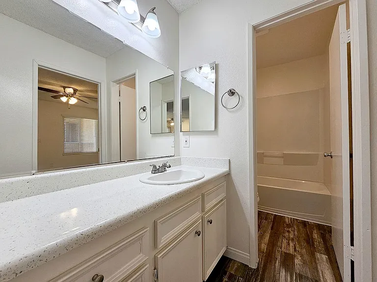 Lake Meadows Apartments — Photo 62