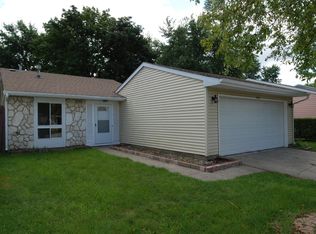226 Highbury Dr, Elgin, IL 60120