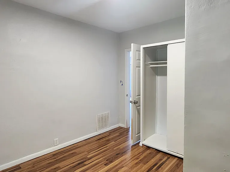 224 12th Ave NE #1 — Photo 5