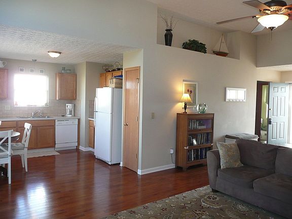 4th image of 239 Brandie Dr