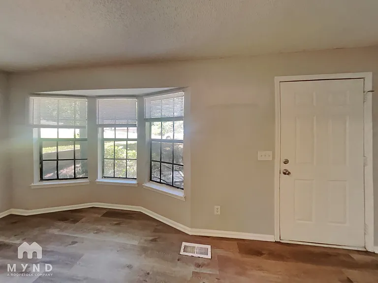 5845 Cheryl Dr — Photo 7