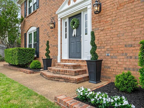 3rd image of 150 Leaf Trail Ct
