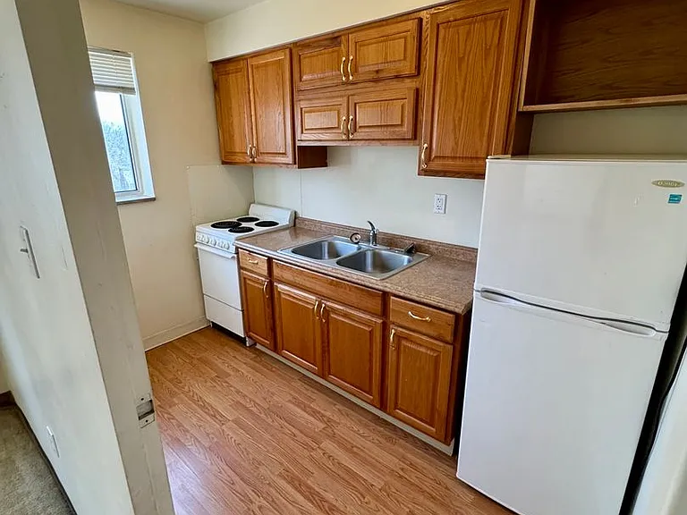 816 Perry Highway — Photo 8
