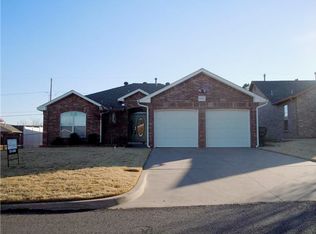 6116 SE 7th St, Midwest City, OK 73110
