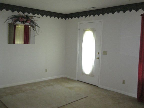 4th image of 160 Rocky Hill Ln