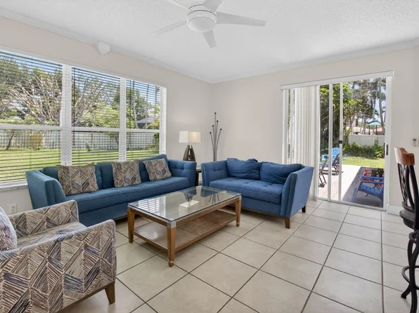 6207 Shadow Tree Lane, Lake Worth, FL 33463