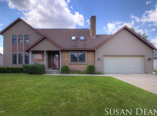2262 Stowevalley Dr SE, Kentwood, MI 49508