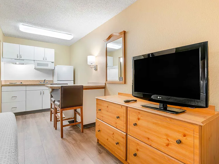 Studio Suite - 1 Queen Bed
