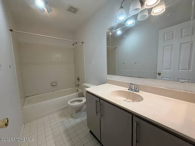 7 Stuart Dr #3 — Photo 28