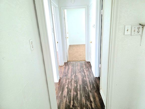 3rd image of 2621 Windsor Ave