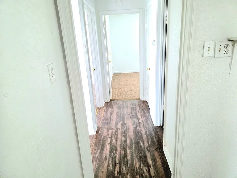 2621 Windsor Ave — Photo 3