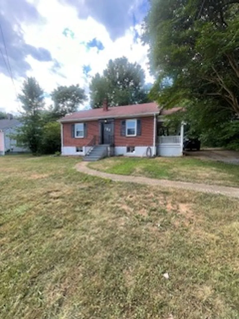 Cheery 3 Bedroom Home in a Convenient Lynchburg Location — Photo 3