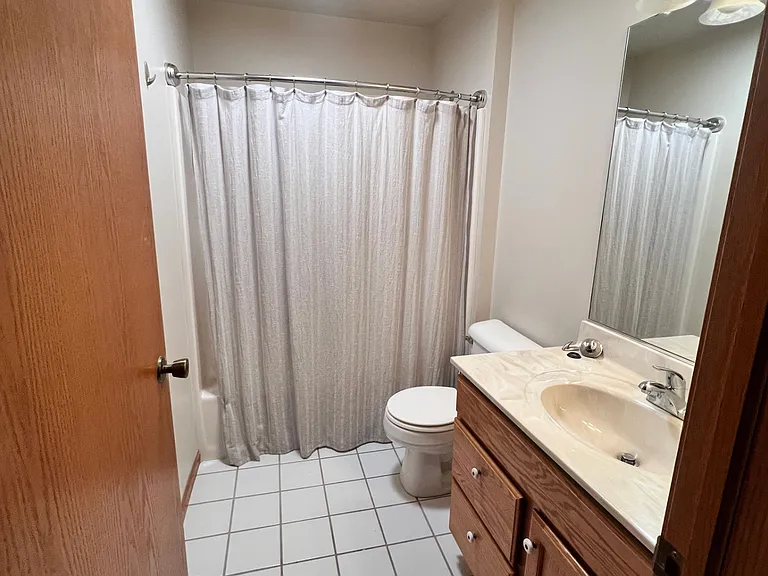 1339 Glenn Pl #1 — Photo 2