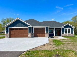 2806 Timber Ridge Dr NE, Owatonna, MN 55060
