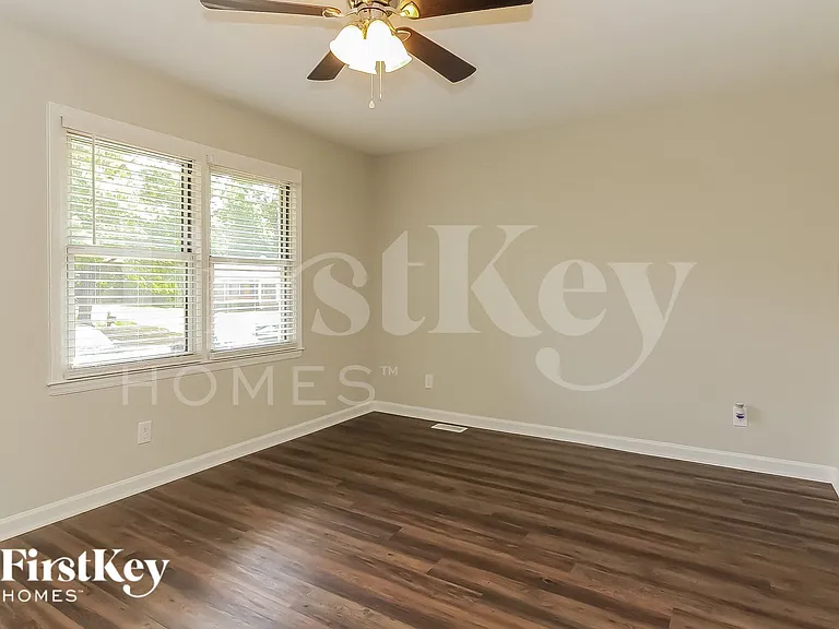 200 Stone Post Rd — Photo 13