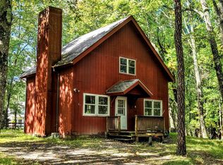 132 Rodeo Dr, Lords Valley, PA 18428