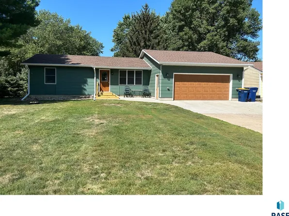 100 Jans Cir, Baltic, SD 57003