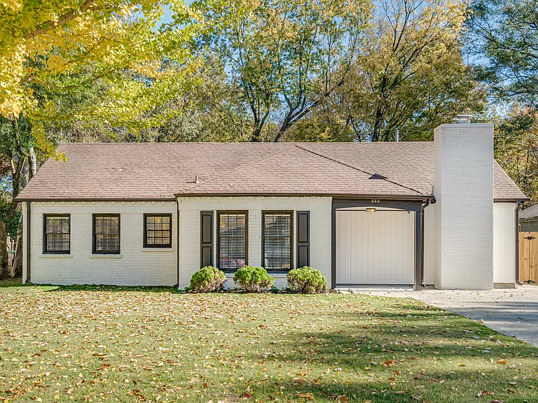 444 Meadowcrest Cir — Photo 2