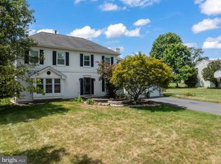 5 Robert Dr, Princeton Junction, NJ 08550