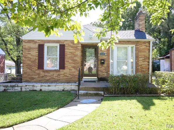 238 Newell Dr, Saint Louis, MO 63135