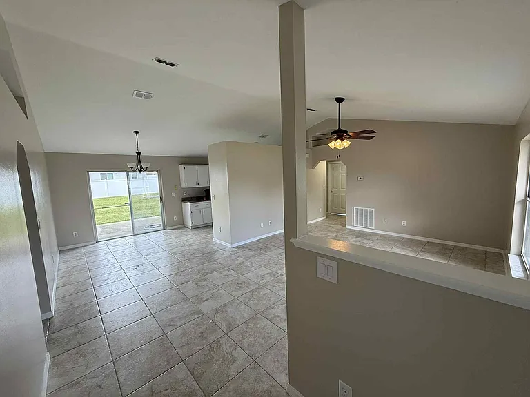 17 Hemlock Radial Ct — Photo 10