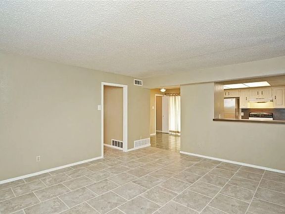 2nd image of 1704 Blake Dr