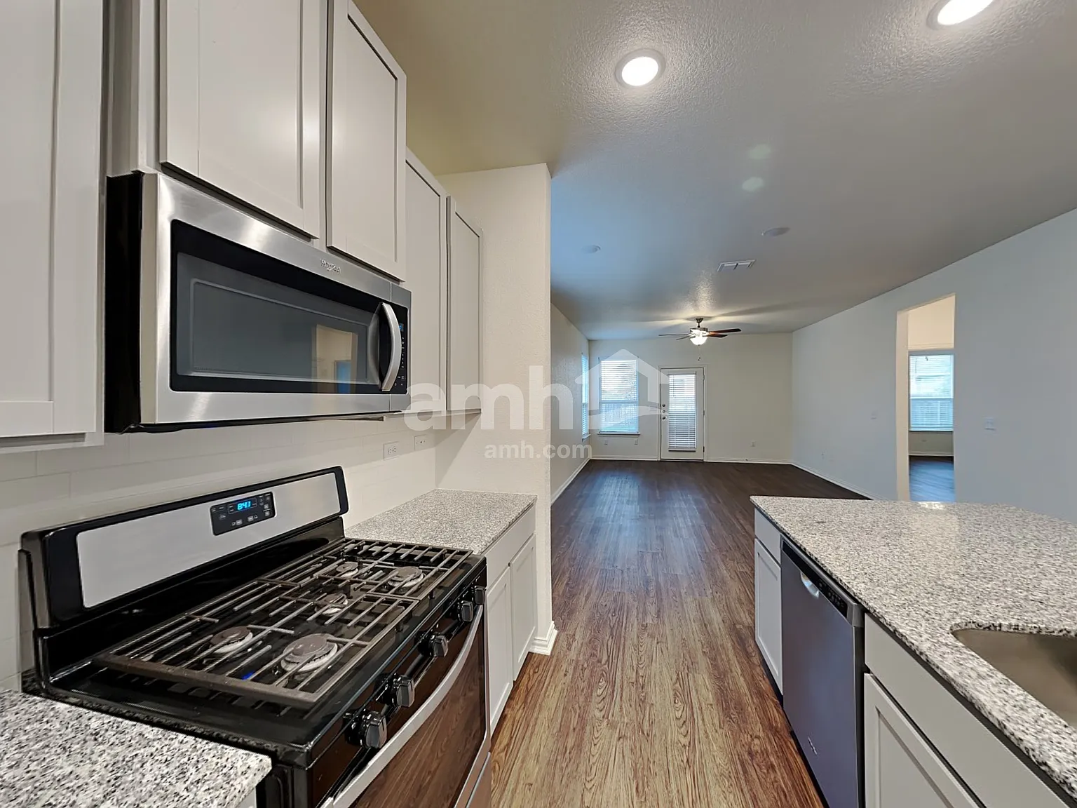3 bed, 2.0 bath, 1446 sqft, $1,805 — Photo 3
