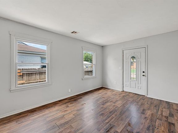 5th image of 405 E Rickenbacker Dr