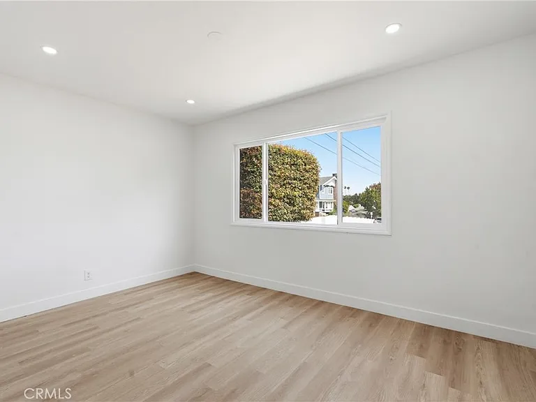 1700 Voorhees Ave — Photo 17