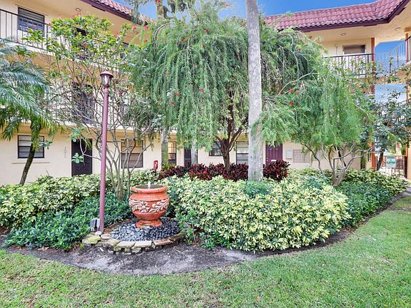 3rd image of 327 Southwind Dr APT 308