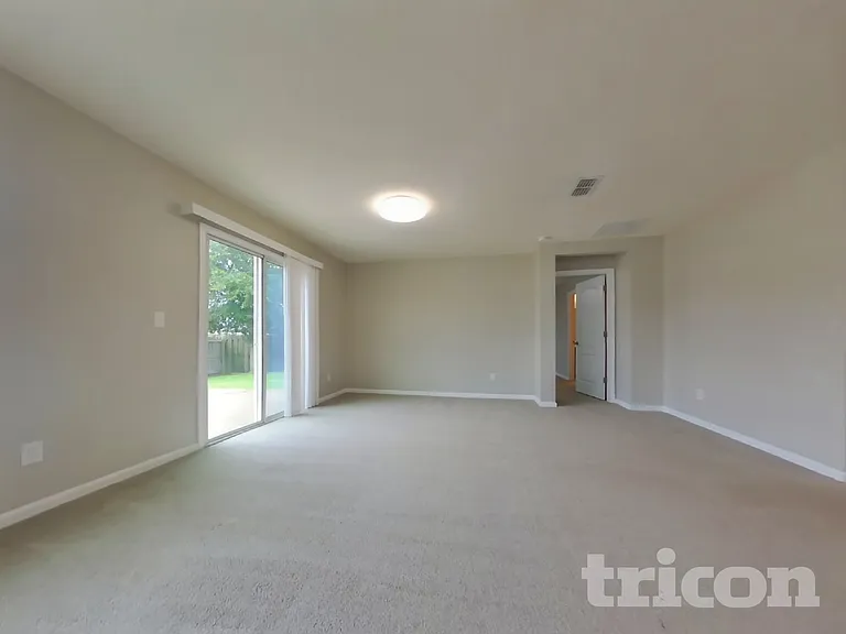 3720 Summit Oaks Dr — Photo 2