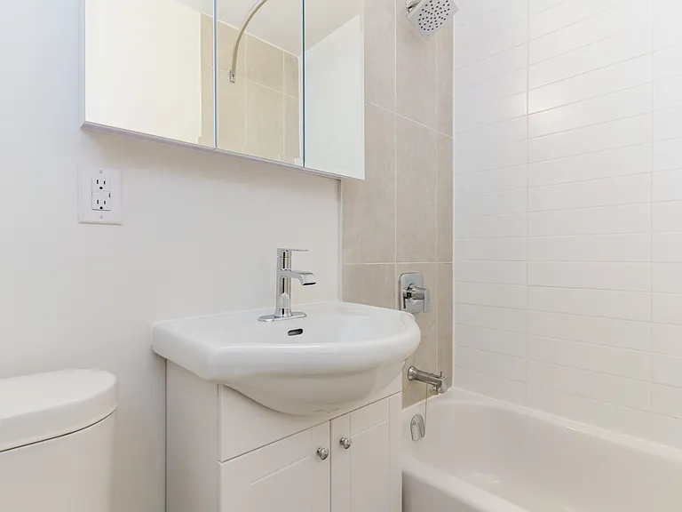 1220 Bayview Ave — Photo 6