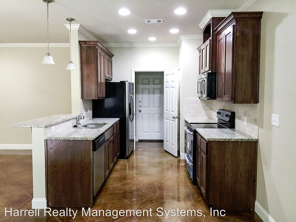 1st image of 2901 Savannah Ct