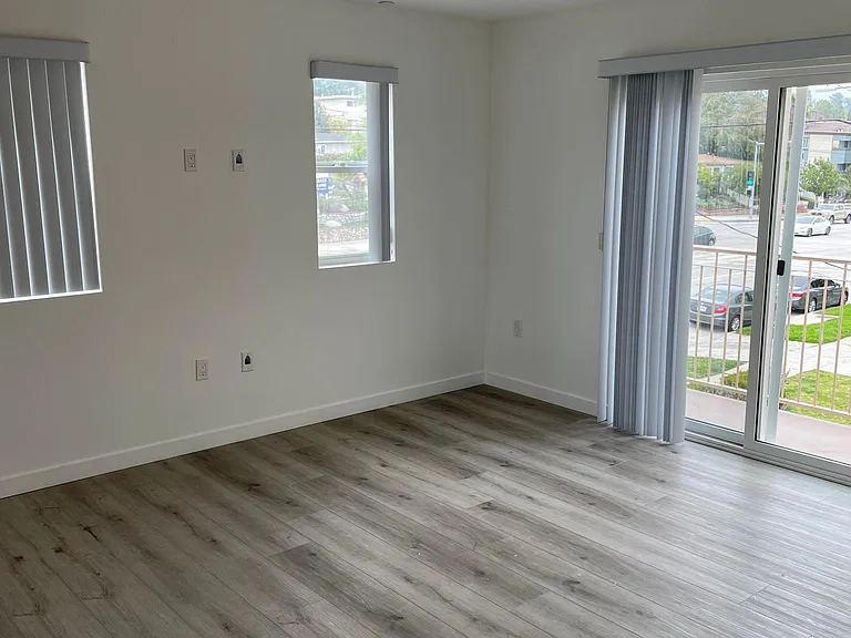 2314 Montrose Ave #E — Photo 30