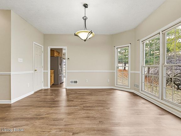 3rd image of 60 Magnolia Ct