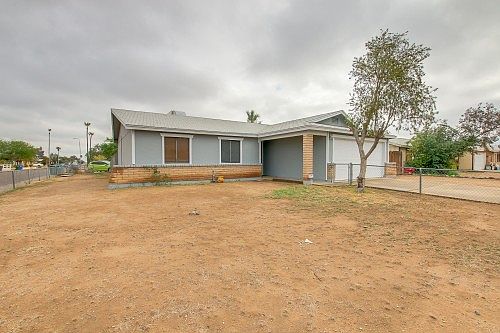 3rd image of 2025 N 70th Dr