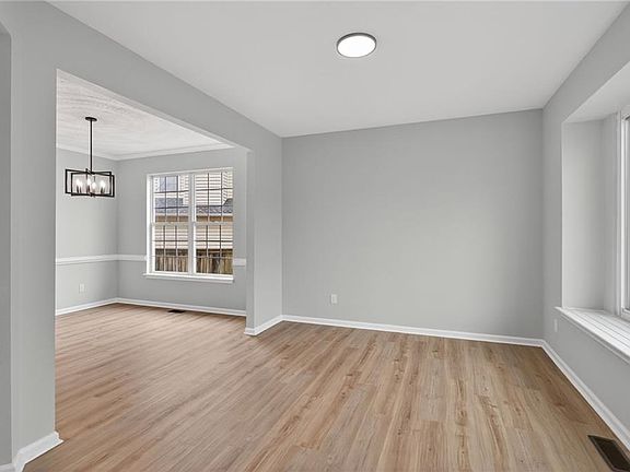 5th image of 740 Willow Brook Rd