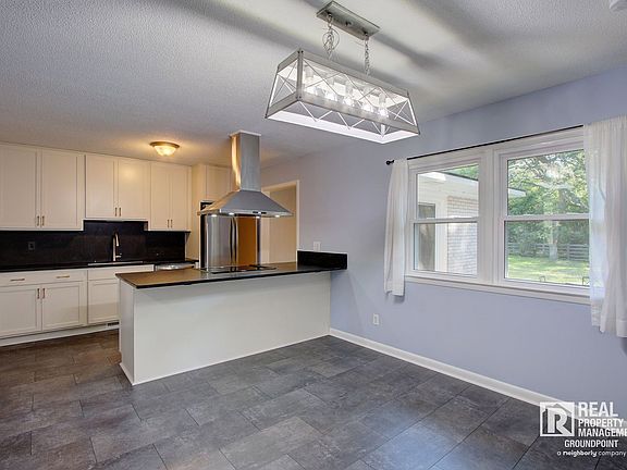 5th image of 209 Chucker Dr