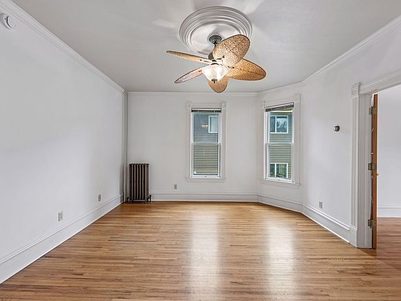 5th image of 727 Madison St NE
