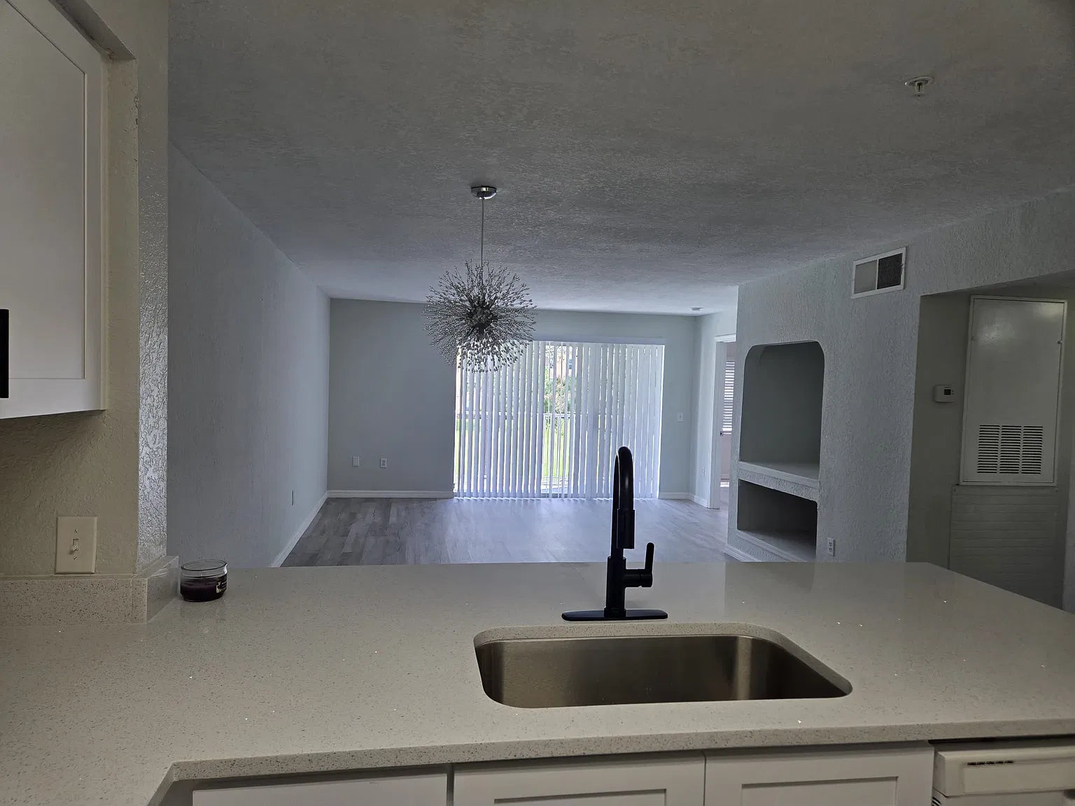 2 bed, 1200 sqft, $1,800 — Photo 2