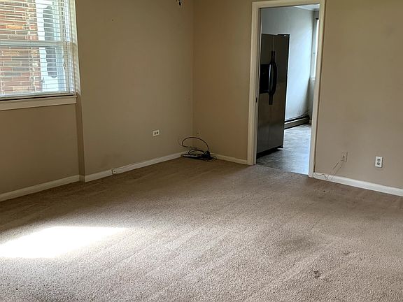 4th image of 307 W Main St #101