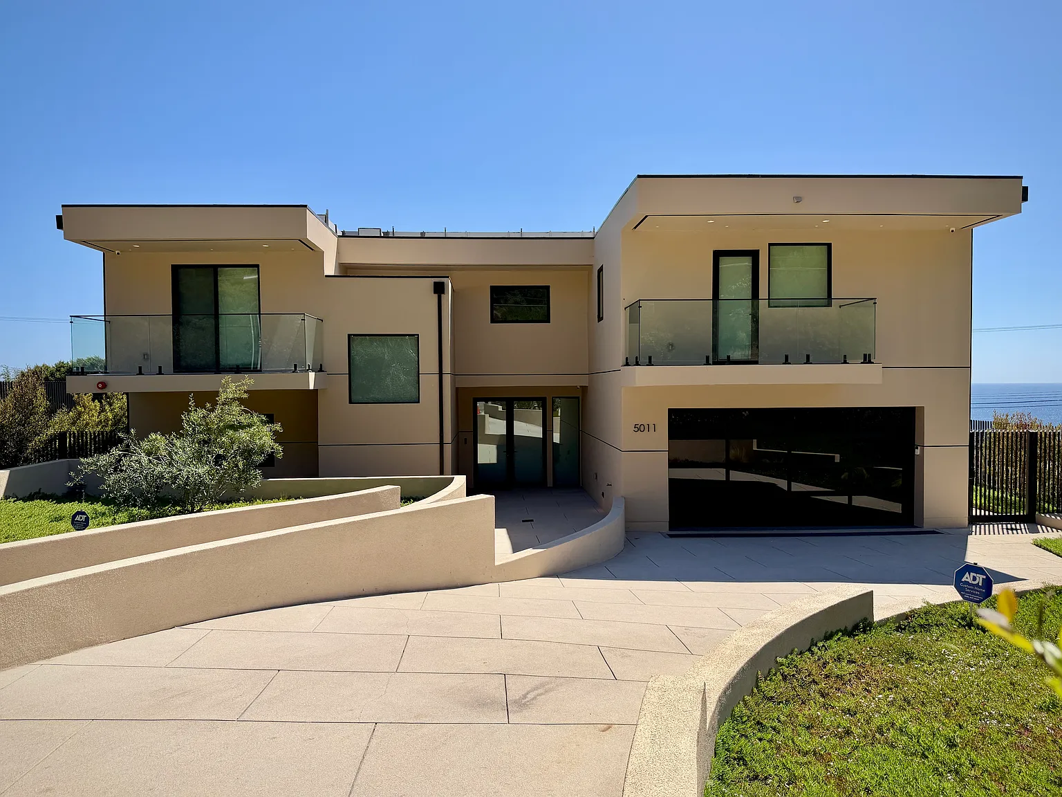 3 bed, 3820 sqft, $22,500 — Photo 3